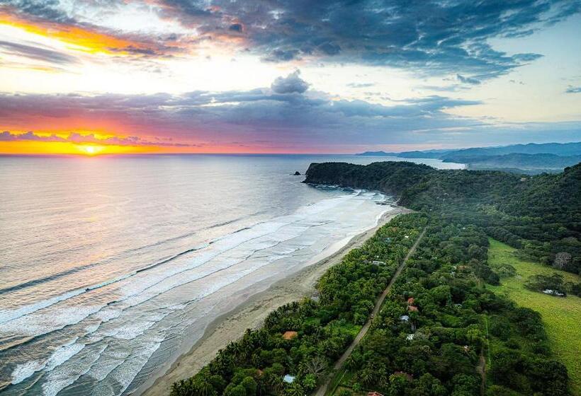 بنجلو قياسى مطل على البحر, Casa Laureles