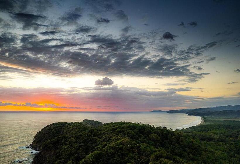 بنجلو قياسى مطل على البحر, Casa Laureles