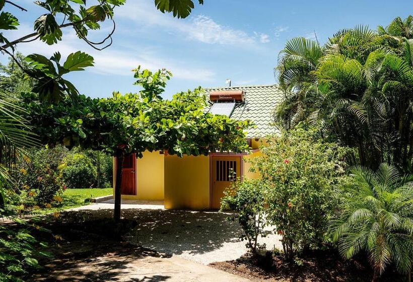 بنجلو قياسى مطل على البحر, Casa Laureles