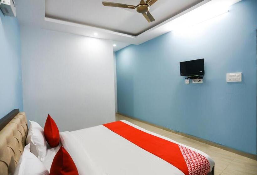 غرفة كلاسيكية ثلاثية, Shehnai