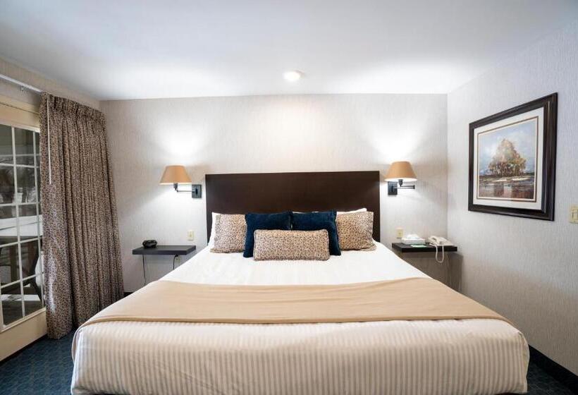 מיטת קינג בסוויטה, Byrncliff Golf Resort