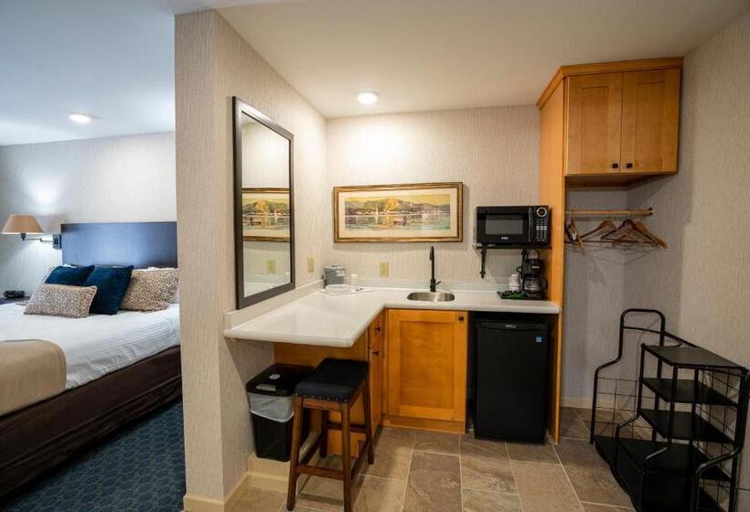 מיטת קינג בסוויטה, Byrncliff Golf Resort