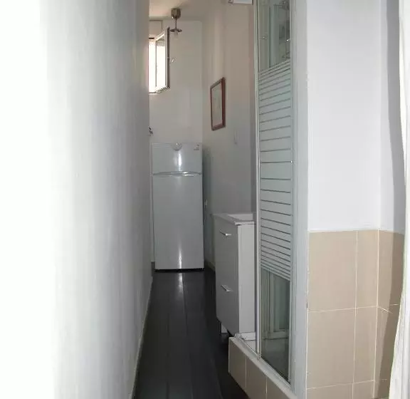 اتاق اکونومی یک تخته, Hostal Goyal Pizarro