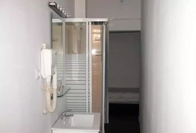 اتاق اکونومی یک تخته, Hostal Goyal Pizarro