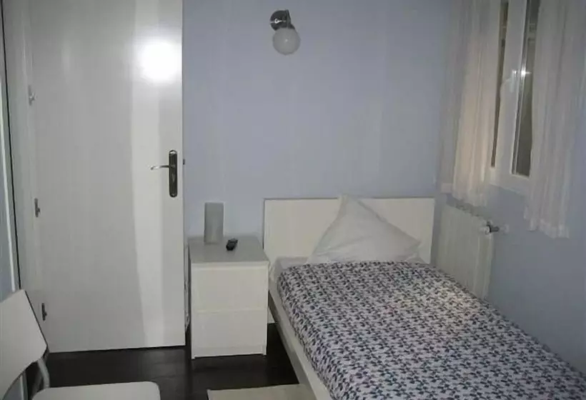 اتاق استاندارد یک نفره, Hostal Goyal Pizarro