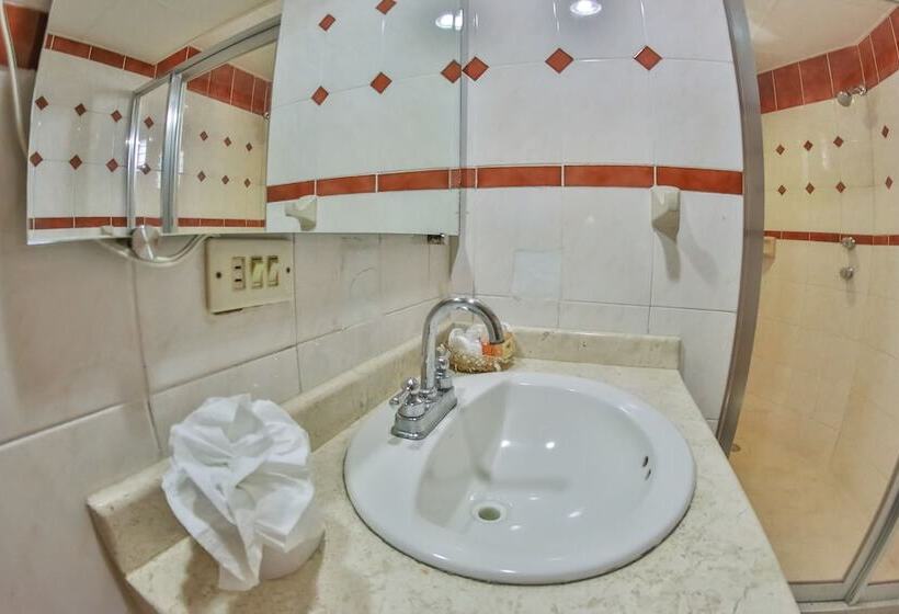 غرفة قياسية ثلاثية, Baez Carrizal