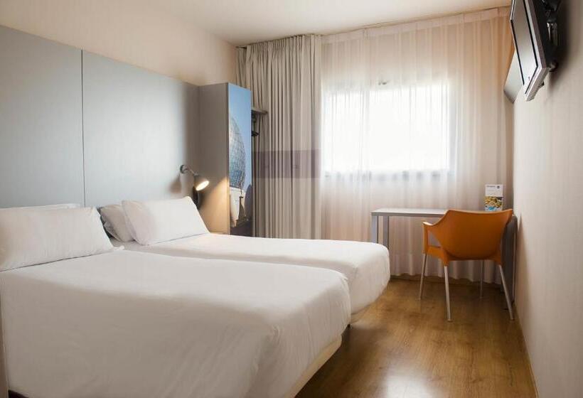اتاق استاندارد, B&b Hotel Figueres