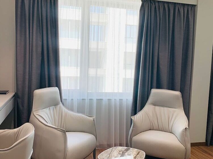 جناح مطل على المدينة, Butrinti & Spa