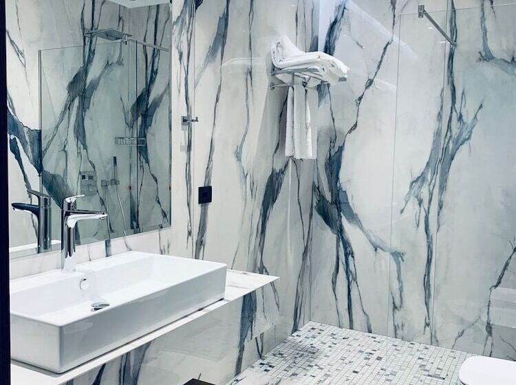 جناح مطل على المدينة, Butrinti & Spa