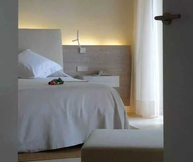 سوییت لوکس, Can Simoneta Adults Only