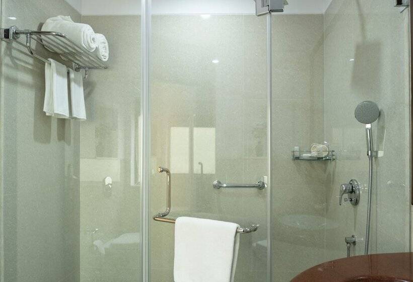 Kertre Néző Superior Szoba, Mercure Goa Devaaya Resort