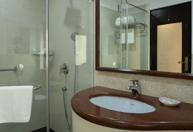 Kertre Néző Superior Szoba, Mercure Goa Devaaya Resort