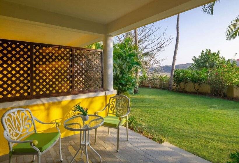 Kertre Néző Superior Szoba, Mercure Goa Devaaya Resort