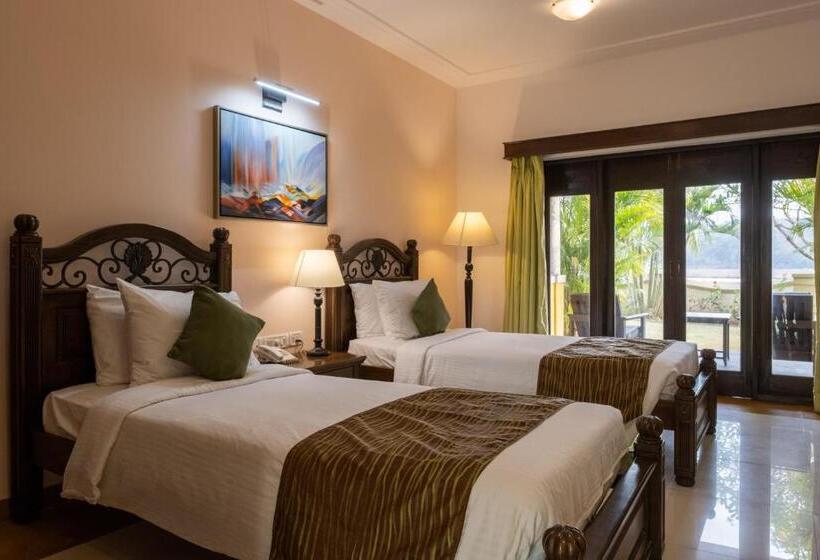 Kertre Néző Superior Szoba, Mercure Goa Devaaya Resort