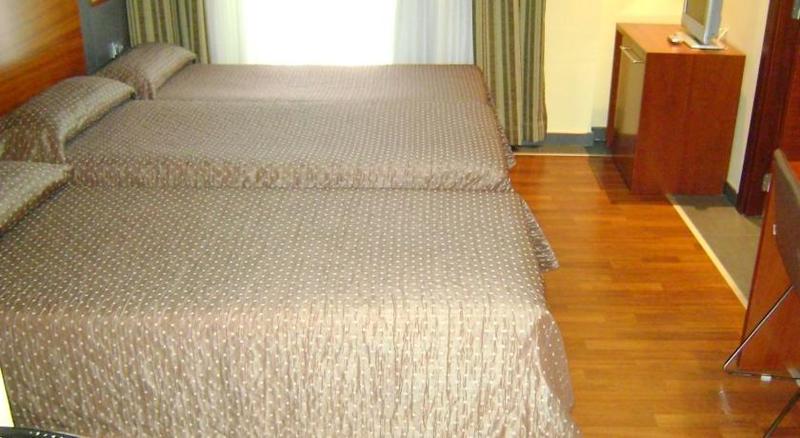 חדר סטנדרט לשלושה, F&g Logrono