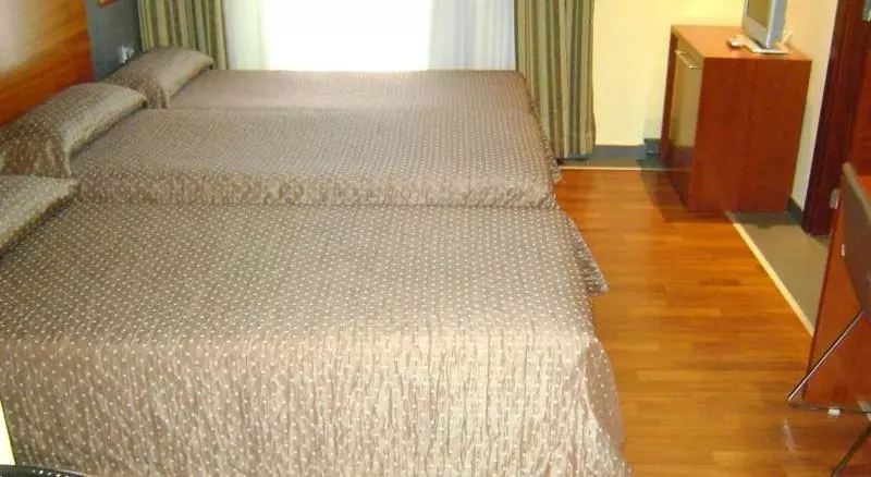 اتاق استاندارد سه نفره, F&g Logrono