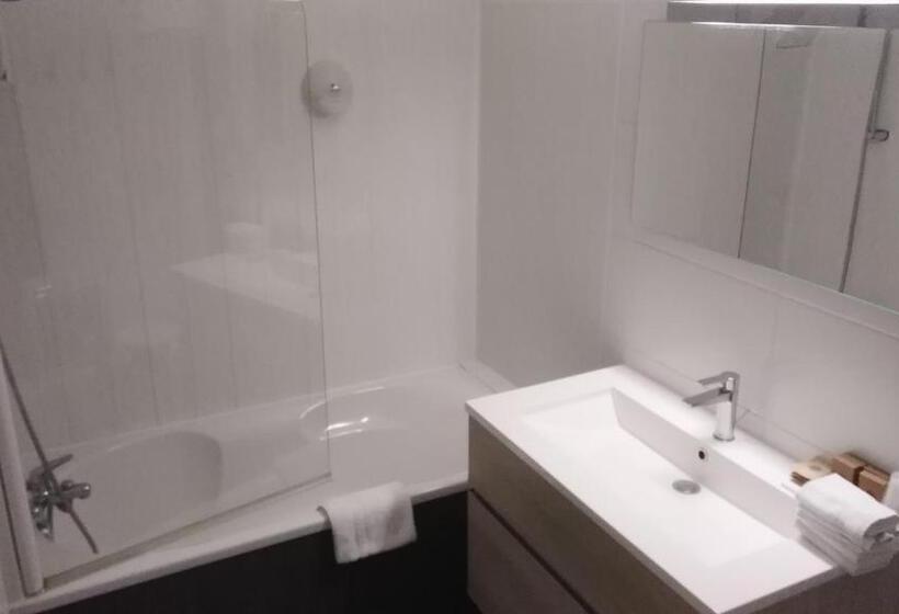 غرفة قياسية رباعية, Henri Iv