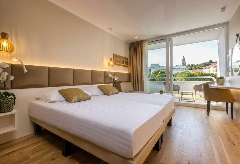 اتاق سوپریور با چشمانداز, Histrion