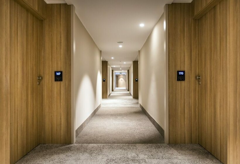 اتاق سوپریور با چشمانداز, Histrion