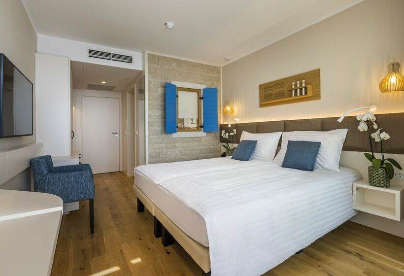 اتاق سوپریور با چشمانداز, Histrion