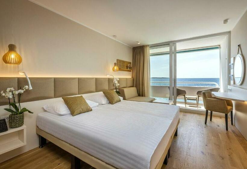 اتاق سوپریور با چشمانداز دریا و بالکن, Histrion