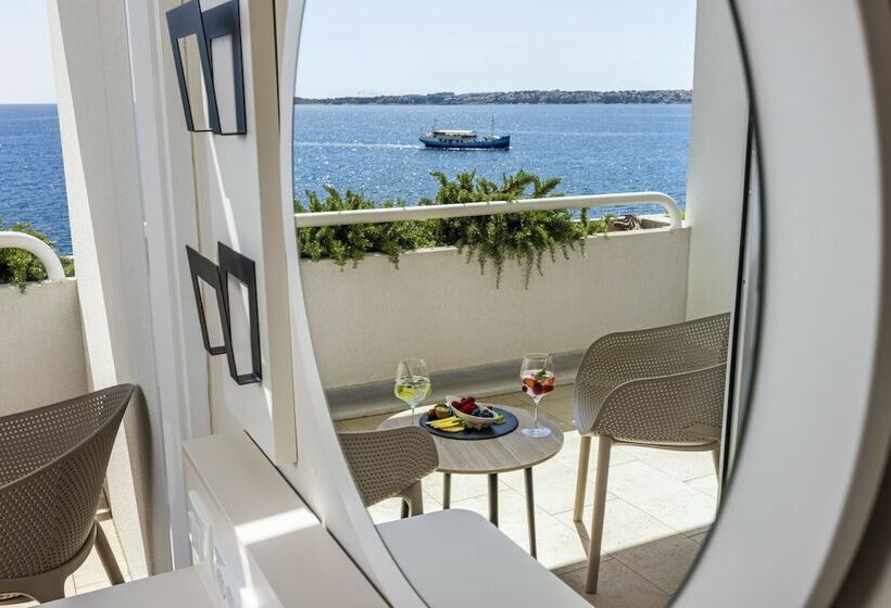 اتاق سوپریور با چشمانداز دریا و بالکن, Histrion