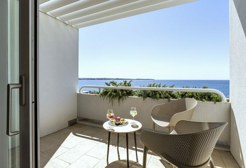 اتاق سوپریور با چشمانداز دریا و بالکن, Histrion