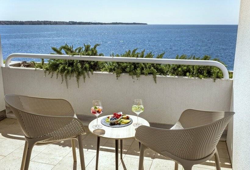 اتاق سوپریور با چشمانداز دریا و بالکن, Histrion