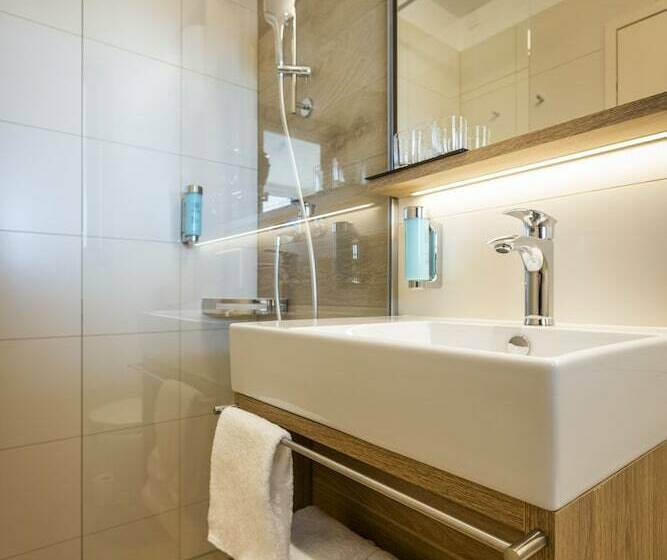 اتاق سوپریور با چشمانداز دریا و بالکن, Histrion