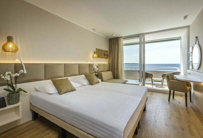 اتاق سوپریور با چشمانداز دریا و بالکن, Histrion