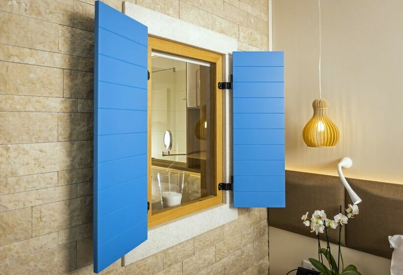 اتاق سوپریور خانوادگی, Histrion