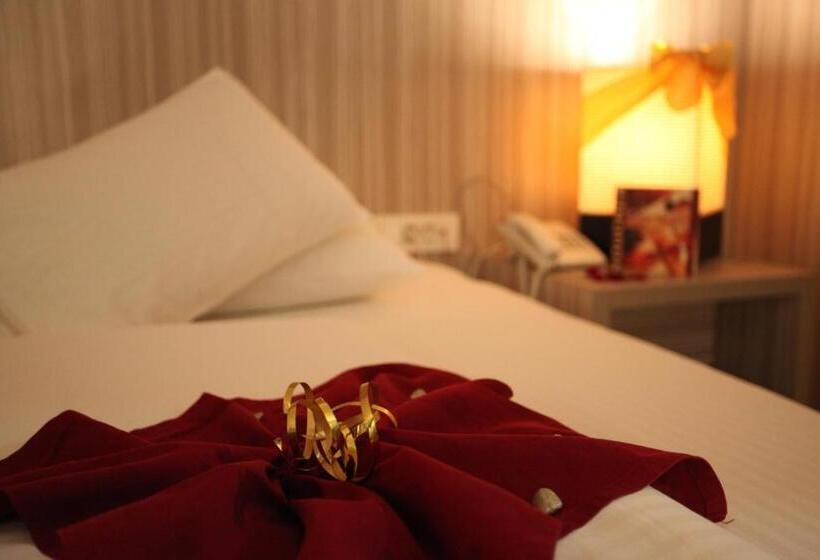 اتاق سوپریور سه تخته, Hollywood