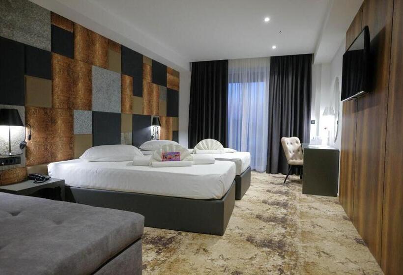 اتاق لوکس, Hollywood