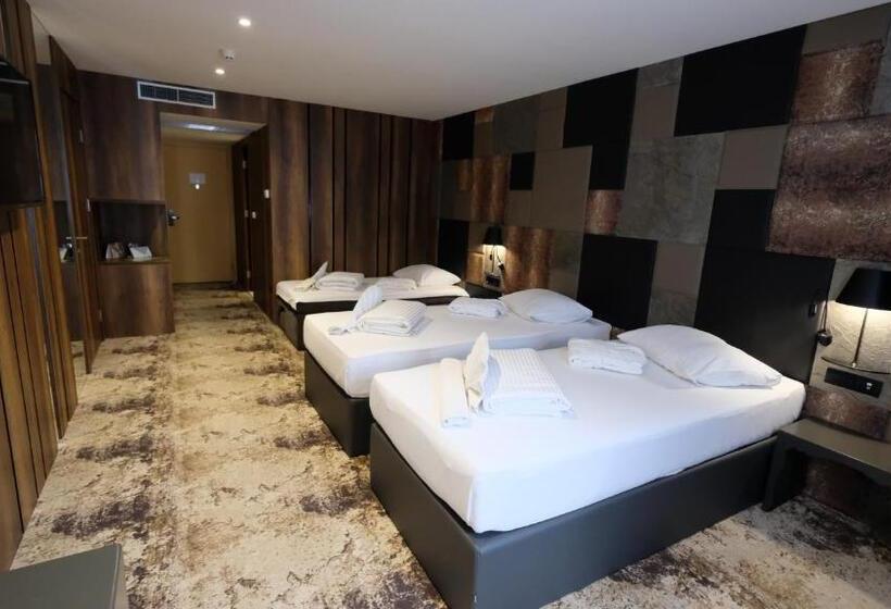 اتاق لوکس سه تخته, Hollywood