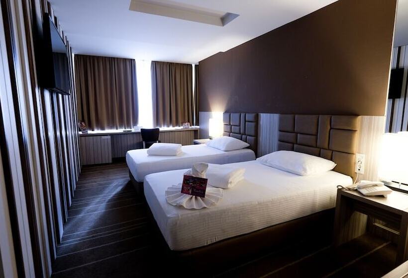 اتاق سوپریور سه تخته, Hollywood