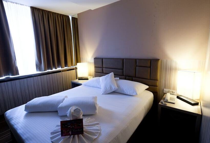 اتاق سوپریور یک تخته, Hollywood