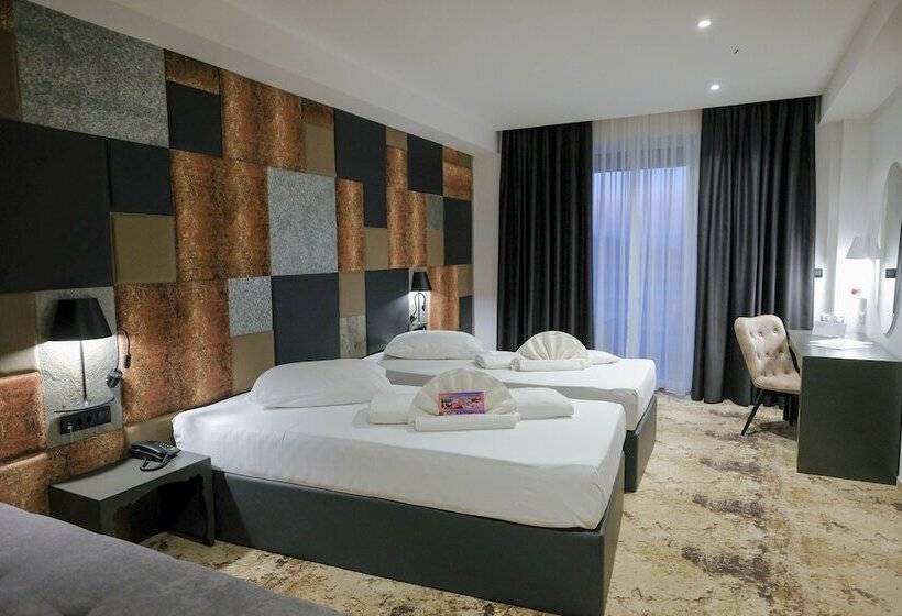 اتاق لوکس, Hollywood