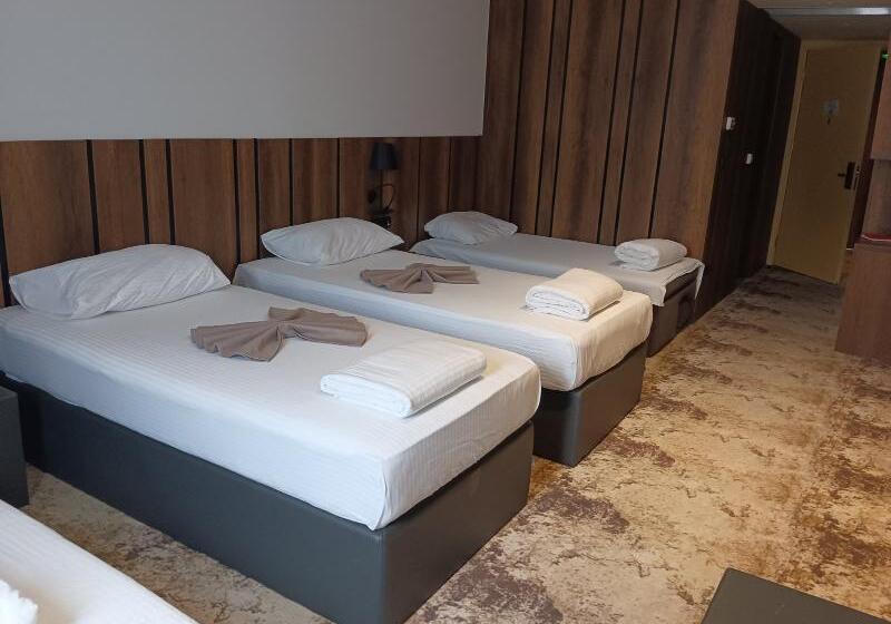 اتاق لوکس سه تخته, Hollywood