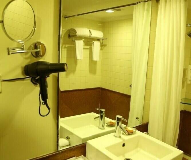 スタンダードルーム, Kences, Tirupati