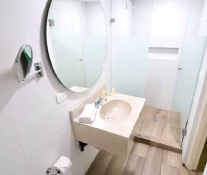 带2个双人床的标准工作室, Madero Express