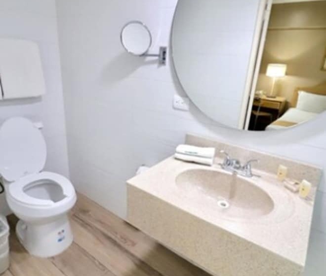 带2个双人床的标准工作室, Madero Express