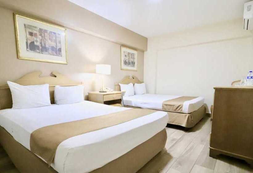 带2个双人床的标准工作室, Madero Express