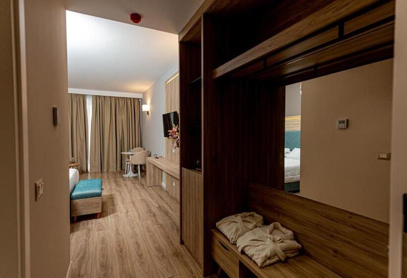 סוויטת ג'וניור נוף לים, Regina Blu