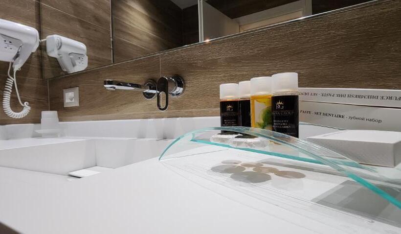 סוויטה נוף לים, Regina Blu