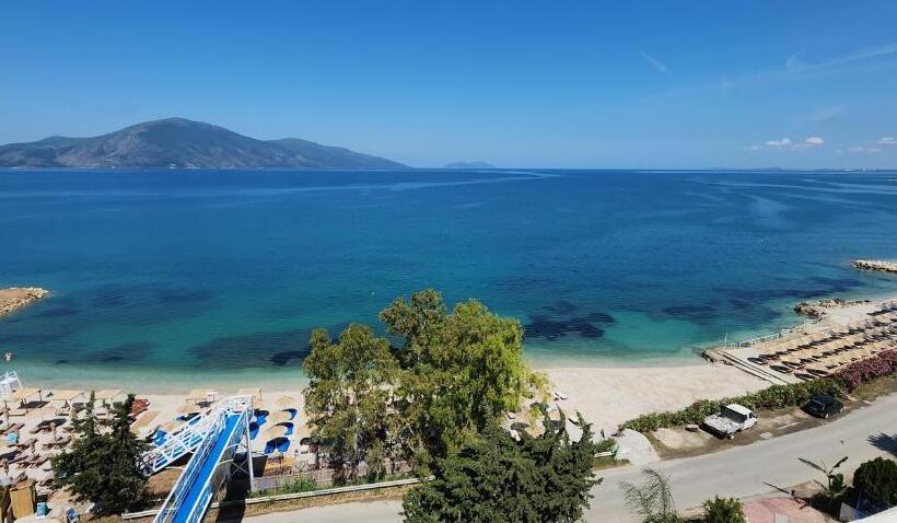 סוויטה נוף לים, Regina Blu