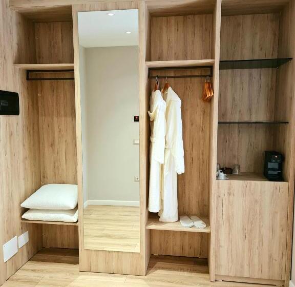 סוויטה נוף לים, Regina Blu