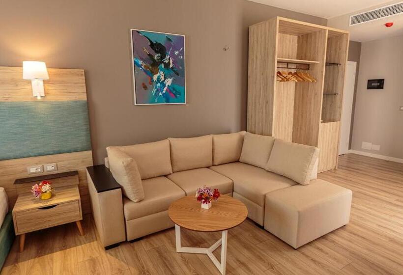 סוויטה נוף לים, Regina Blu