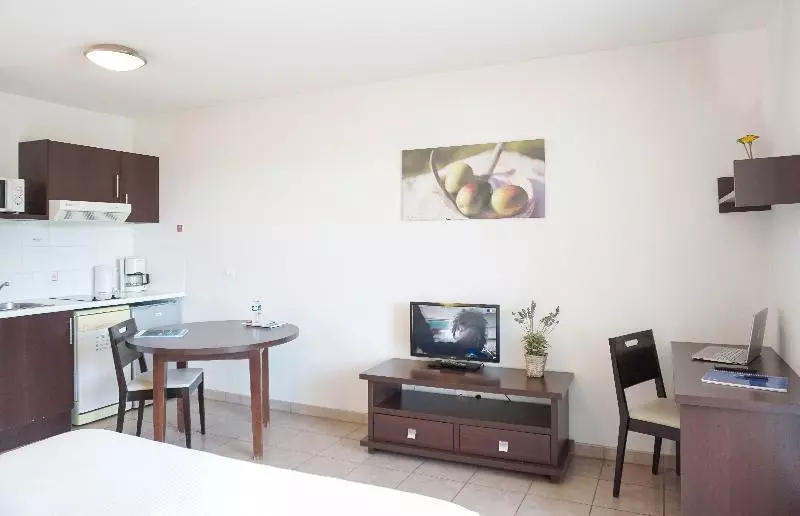 スタンダードスタジオ, Zenitude Hôtel Résidences Toulon Six Fours