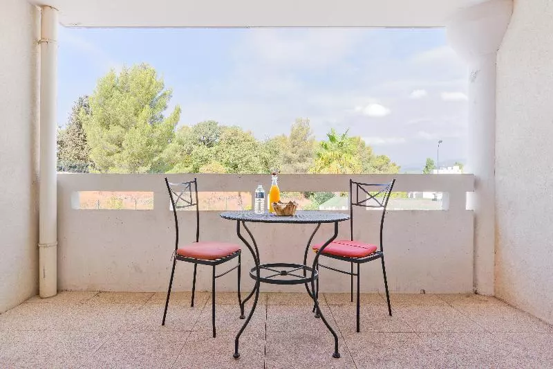 スタンダードスタジオ, Zenitude Hôtel Résidences Toulon Six Fours
