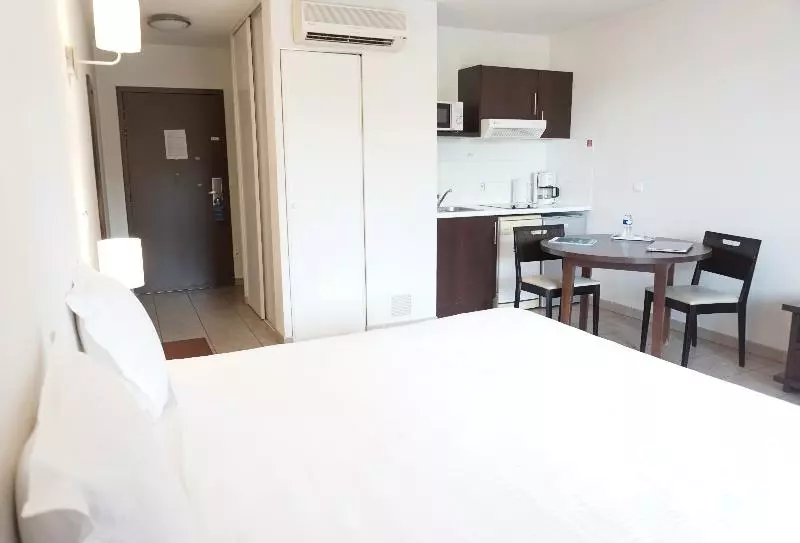 スタンダードスタジオ, Zenitude Hôtel Résidences Toulon Six Fours